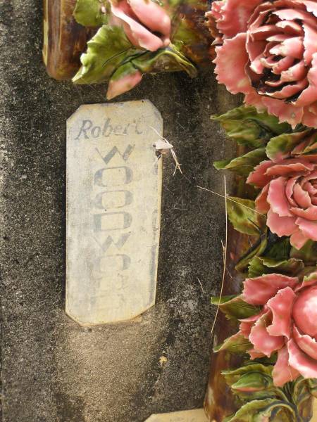 Robert WOODWOOD;  | Sarah WOODWOOD;  | Howard cemetery, City of Hervey Bay  | 
