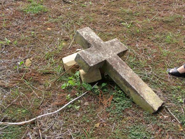     ru   orf  | Hoya Lutheran Cemetery, Boonah Shire  |   | 