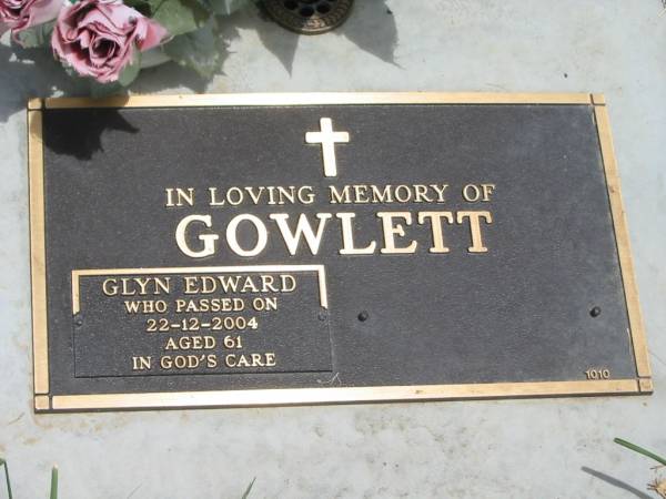 Glyn Edward GOWLETT,  | died 22-12-2004 aged 61 years;  | Jandowae Cemetery, Wambo Shire  | 