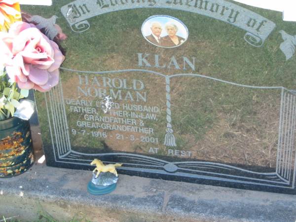 KLAN;  | Harold Norman,  | husband father father-in-law  | grandfather great-grandfather,  | 9-7-1916 - 21-3-2001;  | Kalbar General Cemetery, Boonah Shire  | 