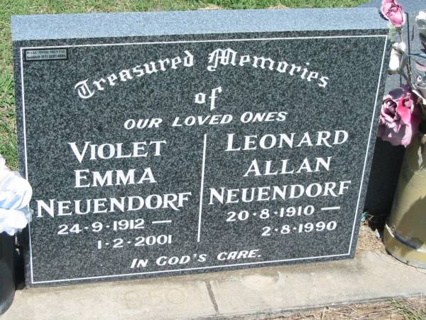 Violet Emma NEUENDORF,  | 24-9-1912 - 1-2-2001;  | Leonard Allan NEUENDORF,  | 20-8-1910 - 2-8-1990;  | Kalbar General Cemetery, Boonah Shire  | 