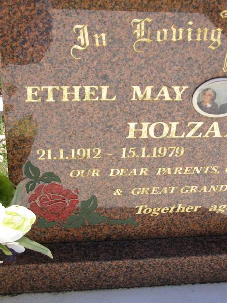 Ethel May HOLZAPFEL,  | 21-1-1912 - 15-1-1979;  | William Henry HOLZAPFEL,  | 27-1-1909 - 25-3-2003;  | parents grandparents great-grandparents;  | Kandanga Cemetery, Cooloola Shire  | 