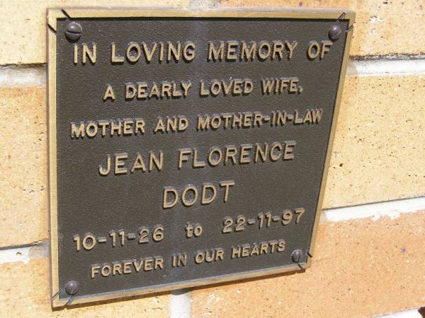 Jean Florence DODT,  | wife mother mother-in-law,  | 10-11-26 -22-11-97;  | Kandanga Cemetery, Cooloola Shire  | 