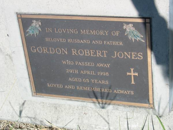 Gordon Robert JONES,  | husband father,  | died 29 April 1998 aged 65 years;  | Kilkivan cemetery, Kilkivan Shire  | 