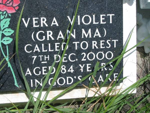 Eric John (Deena) TURNER,  | died 24 July 1992 aged 78 years;  | Vera Violet (Granma) TURNER,  | died 7 Dec 2000 aged 84 years;  | Kilkivan cemetery, Kilkivan Shire  | 