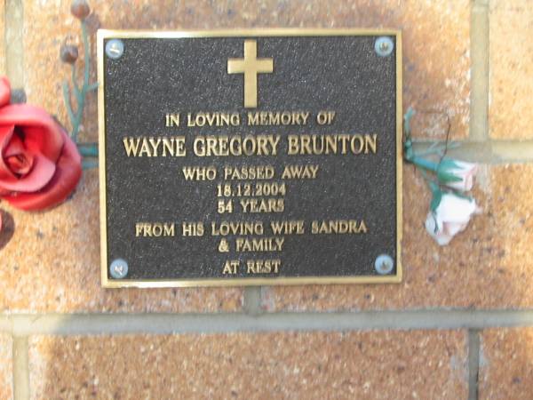 Wayne Gregory BRUNTON,  | died 18-12-2004 aged 54 years,  | wife Sandra;  | Killarney cemetery, Warwick Shire  | 