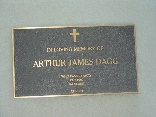 Arthur James DAGG,  | died 13-9-1997 aged 84 years;  | Killarney cemetery, Warwick Shire  | 