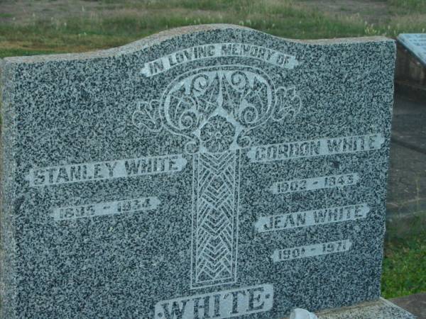 Stanley WHITE,  | 1895 - 1934;  | Gordon WHITE,  | 1902 - 1943;  | Jean WHITE,  | 1901 - 1971;  | Killarney cemetery, Warwick Shire  | 