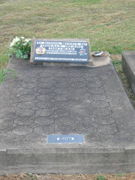 Donald Deane HOFFMAN,  | son,  | born 13 Dec 1945,  | died 5 Feb 1993;  | Killarney cemetery, Warwick Shire  | 