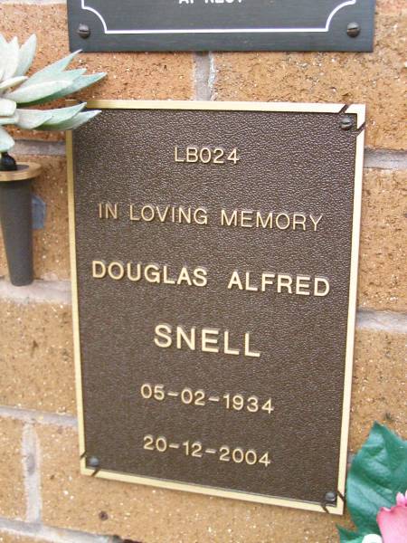 Douglas Alfred SNELL,  | 05-02-1934 - 20-12-2004;  | Lawnton cemetery, Pine Rivers Shire  | 