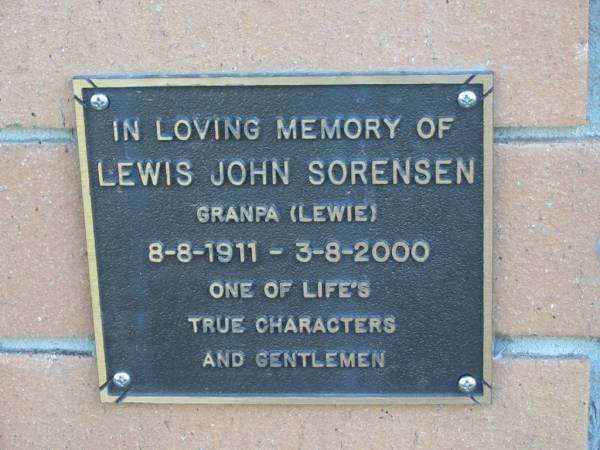 Lewis John SORENSEN, Granpa Lewie, 8-8-1911 - 3-8-2000;  | Logan Village Cemetery, Beaudesert  | 
