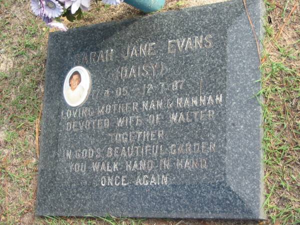 Sarah Jane EVANS (Daisy), 17-4-05 - 12-7-87, mother, wife of Walter;  | Logan Village Cemetery, Beaudesert  | 