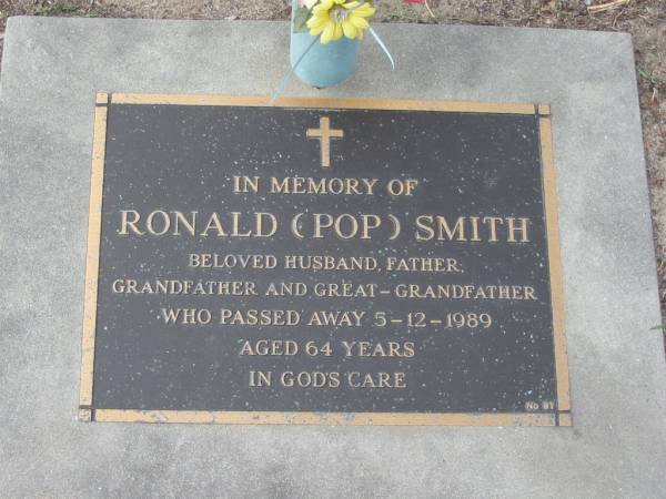 Ronald (Pop) SMITH, died 5-12-1989 aged 64 years;  | Logan Village Cemetery, Beaudesert  | 