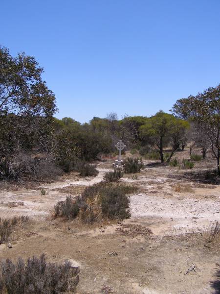 Pioneer grave near  | the road from Esperance to Albany,  | Western Australia  | 