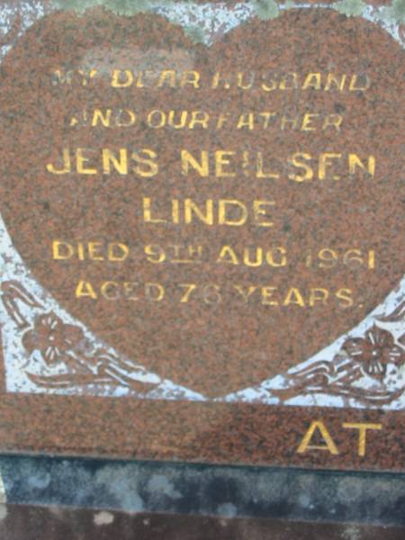 Jens Neilsen LINDE  | 9 Aug 1961, aged 76  | Emma Marie LINDE  | 10 Mar 1975, aged 80  | Lowood General Cemetery  |   | 