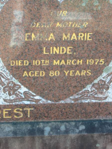Jens Neilsen LINDE  | 9 Aug 1961, aged 76  | Emma Marie LINDE  | 10 Mar 1975, aged 80  | Lowood General Cemetery  |   | 