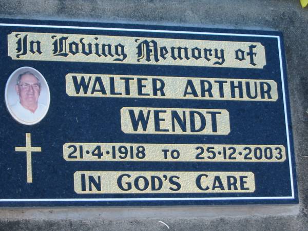 Walter Arthur WENDT, 21-4-1918 - 25-12-2003;  | Lowood Trinity Lutheran Cemetery (Bethel Section), Esk Shire  | 