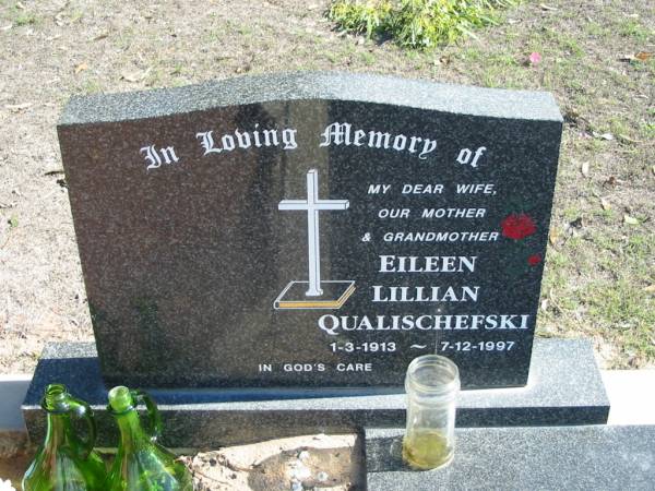 Eileen Lillian QUALISCHEFSKI, 1-3-1913 - 7-12-1997, wife mother grandmother;  | Lowood Trinity Lutheran Cemetery (St Mark's Section), Esk Shire  | 