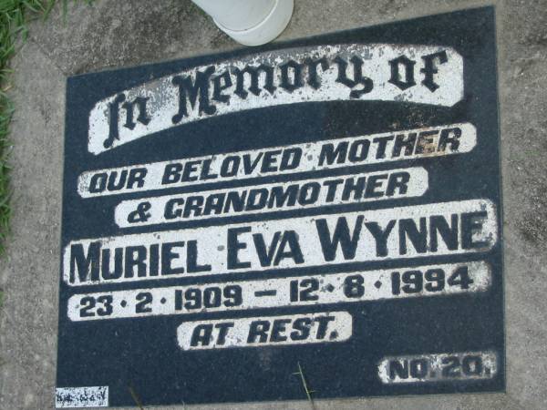 Muriel Eva WYNNE,  | mother grandmother,  | 23-2-1909 - 12-8-1994;  | Maclean cemetery, Beaudesert Shire  | 