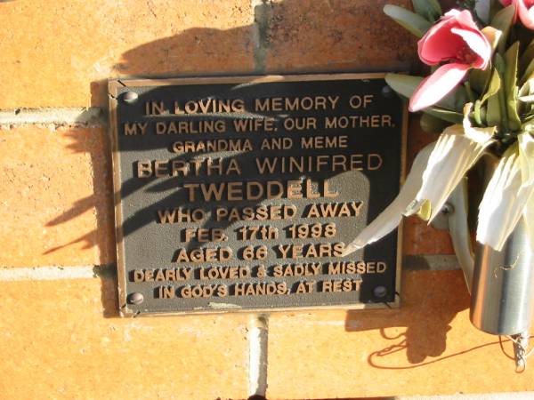 Bertha Winifred TWEDDELL,  | died 17 Feb 1998 aged 66 years,  | wife mother grandma meme;  | Marburg Anglican Cemetery, Ipswich  | 