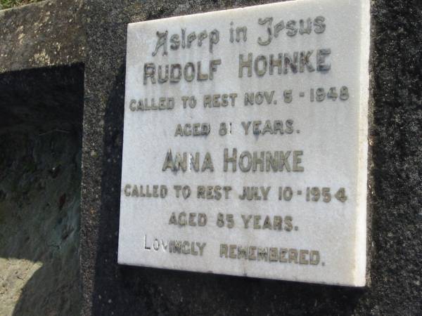 Rudolf HOHNKE,  | died 5 Nov 1948 aged 81 years;  | Anna HOHNKE,  | died 10 July 1954 aged 85 years;  | Marburg Lutheran Cemetery, Ipswich  | 