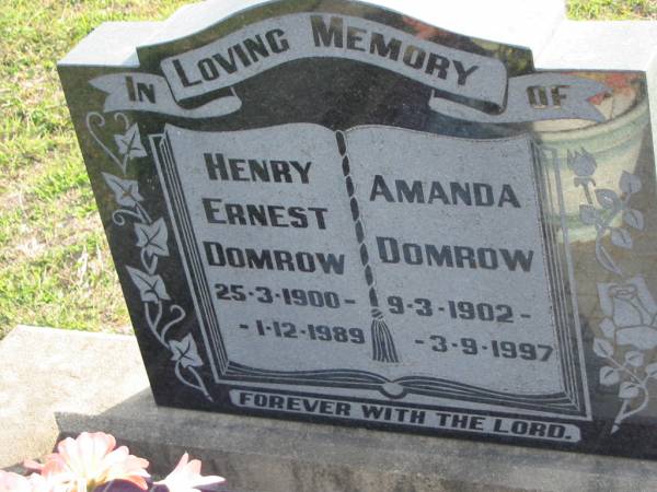 Henry Ernest DOMROW,  | 25-3-1900 - 1-12-1989;  | Amanda DOMROW,  | 9-3-1902 - 3-9-1997;  | Marburg Lutheran Cemetery, Ipswich  | 