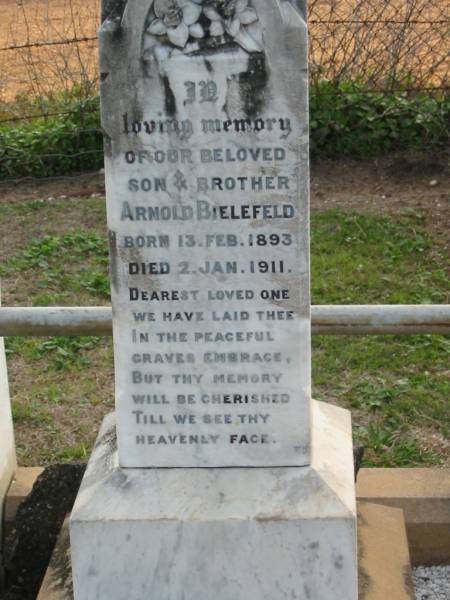 Arnold BIELEFELD, son brother,  | born 13 Feb 1893 died 2 Jan 1911;  | Marburg Lutheran Cemetery, Ipswich  | 