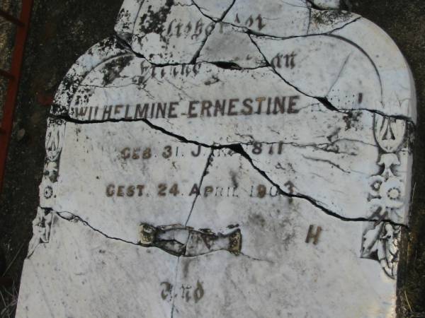 Wilhelmine Ernestine ROHL,  | born 31 Jan 1871 died 24 April 1903;  | Clara Amanda ROHL,  | born 21 Sept 1900 died 8 May 1903;  | Marburg Lutheran Cemetery, Ipswich  | 