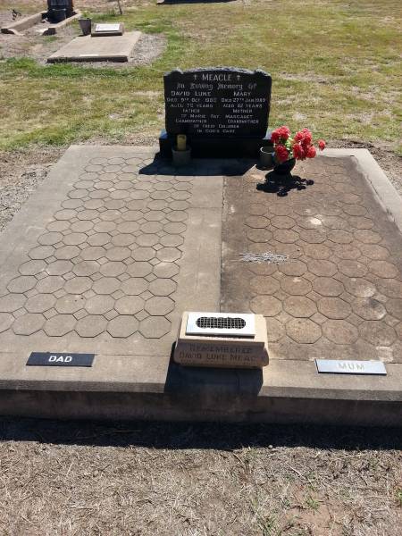 David Luke MEACLE  | d: 9-Oct-1980, aged 78  |   | Mary MEACLE  | d: 27-Jan-1989, aged 82  | children: Marie, Pat, Margaret  |   | Meandarra cemetery  | Copyright Dr Matt Barton  | 