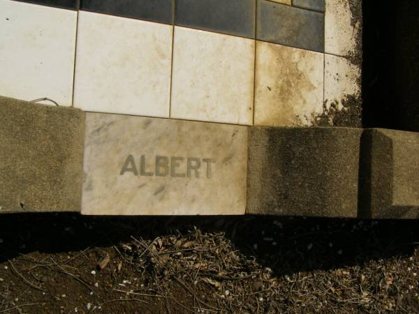 Albert GRAF,  | born 1893,  | died 16 Aug 1968?;  | Meringandan cemetery, Rosalie Shire  | 