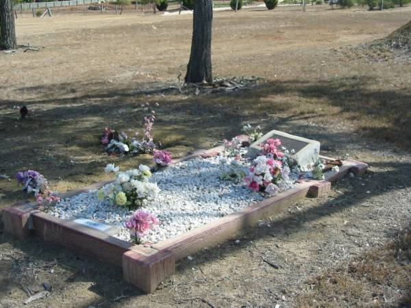 Joyce Isabel ROSE,  | mum,  | born 1 Feb 1923,  | died 25 June 2000;  | Meringandan cemetery, Rosalie Shire  | 