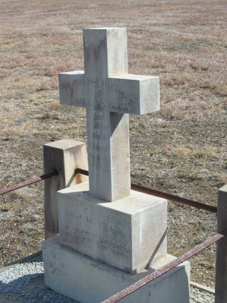 Annie KAHLER,  | wife of Fred KAHLER,  | died aged 18 years;  | Meringandan cemetery, Rosalie Shire  | 