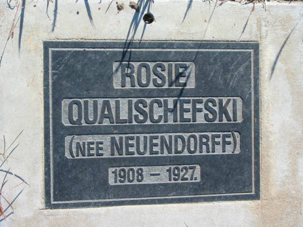 Rosie QUALISCHEFSKI (nee NEUENDORFF)  | b: 1908, d: 1927  | Minden Zion Lutheran Church Cemetery  | 