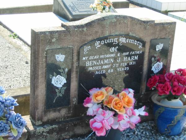 Benjamin J HARM  | 7 Feb 1971, aged 88  | Minden Zion Lutheran Church Cemetery  | 