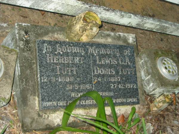 Herbert TUTT,  | 12-8-1885 - 31-5-1961;  | Lewis C.A.Doris TUTT,  | 24-1-1887 - 27-12-1972;  | Mooloolah cemetery, City of Caloundra  |   | 