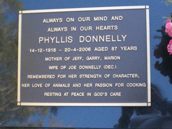 Phyllis DONNELLY,  | 14-12-1918 - 20-4-2006 aged 87 years,  | mother of Jeff, Garry, Marion,  | wife of Joe Donnelly (dec);  | Mooloolah cemetery, City of Caloundra  |   | 
