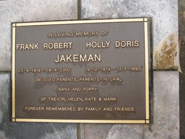 Frank Robert JAKEMAN,  | 25-4-1919 - 19-4-2002;  | Holly Doris JAKEMAN,  | 19-12-1919 - 11-7-1993;  | parents parents-in-law nana & poppy of  | Trevor, Helen, Kate & Mark;  | Mooloolah cemetery, City of Caloundra  |   | 