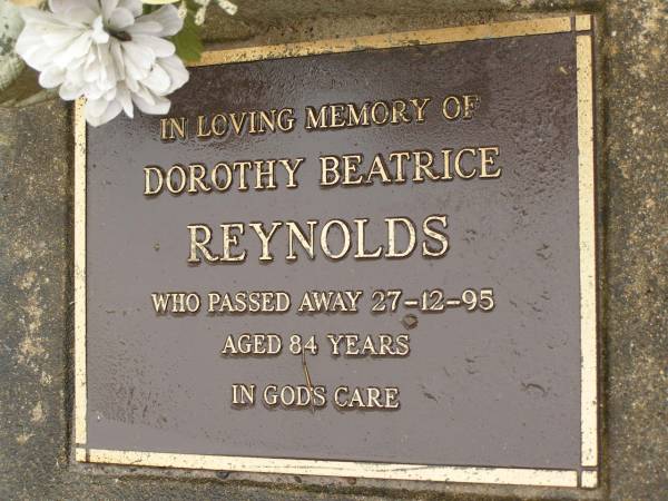 Dorothy Beatrice REYNOLDS,  | died 27-12-95 aged 84 years;  | Mooloolah cemetery, City of Caloundra  | 