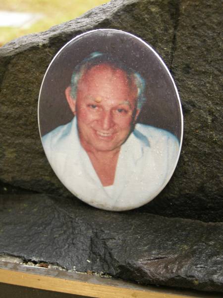 John Thomas KITCHEN,  | 30-12-1923 - 7-10-1997,  | husband father pop;  | Mooloolah cemetery, City of Caloundra  | 
