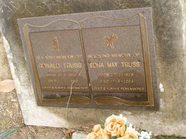 Ronald TRUSS,  | born 31-3-1926,  | died 22-2-1996;  | Edna May TRUSS,  | born 27-2-1928,  | died 17-8-2004;  | Mooloolah cemetery, City of Caloundra  |   | 