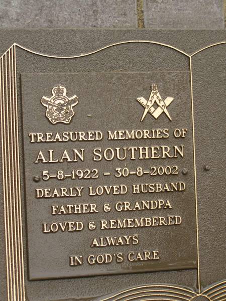 Alan SOUTHERN,  | 5-8-1922 - 30-8-2002,  | husband father grandpa;  | Mooloolah cemetery, City of Caloundra  | 