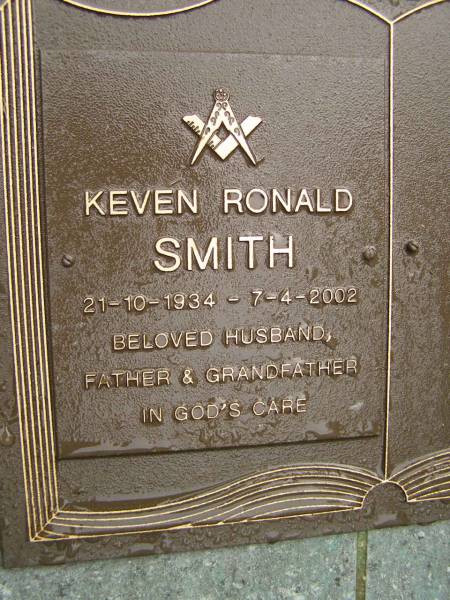 Keven Ronald SMITH,  | 21-10-1934 - 7-4-2002,  | husband father grandfather;  | Mooloolah cemetery, City of Caloundra  | 