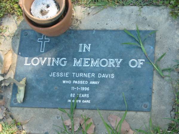 Jessie Turner DAVIS,  | died 11-1-1996 aged 82 years;  | Moore-Linville general cemetery, Esk Shire  | 