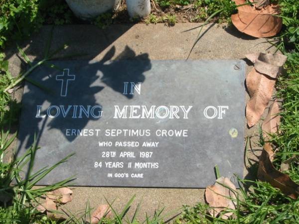 Ernest Septimus CROWE,  | died 28 April 1987 aged 84 years 11 months;  | Moore-Linville general cemetery, Esk Shire  | 