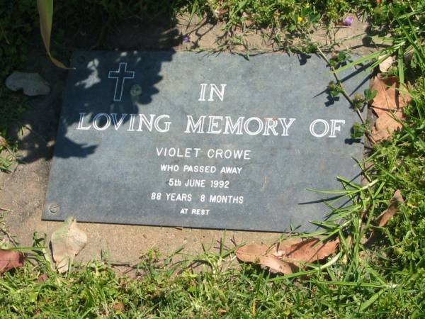 Violet CROWE,  | died 5 June 1992 aged 88 years 8 months;  | Moore-Linville general cemetery, Esk Shire  | 