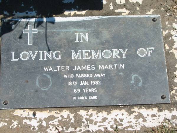 Walter James MARTIN,  | dad poppy,  | died 18 Jan 1982 aged 69 years,  | remembered by Doreen & Colin & the George family;  | Moore-Linville general cemetery, Esk Shire  | 