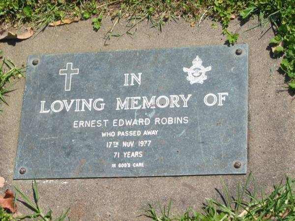 Ernest Edward ROBINS,  | died 17 Nov 1977 aged 71 years;  | Moore-Linville general cemetery, Esk Shire  | 