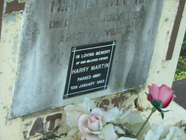 Minnie E. MARTIN,  | wife mother,  | died 23 July 1953 aged 66 years;  | Harry MARTIN,  | father,  | died 10 Jan 1965;  | Moore-Linville general cemetery, Esk Shire  | 