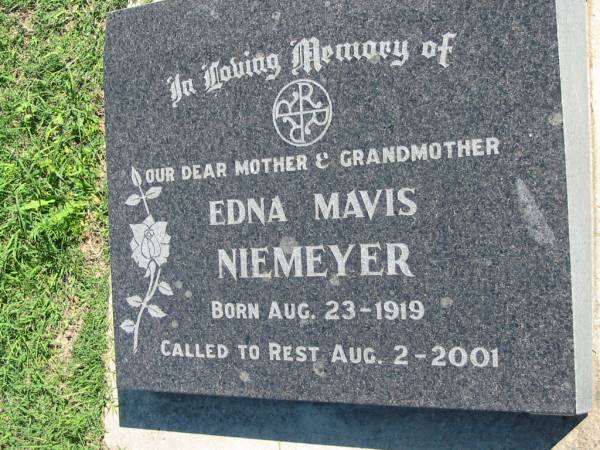 Edna Mavis NIEMEYER  | b: 23 Aug 1919, d: 2 Aug 2001  | Mount Beppo Apostolic Church Cemetery  | 