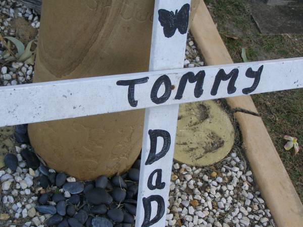Thomas (Tommy) HANLON,  | dad,  | 30-12-56 - 05-01-02;  | Mudgeeraba cemetery, City of Gold Coast  | 